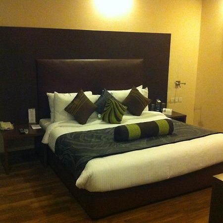 Hotel Vibe By The Lalit Traveller Faridabad Exterior foto