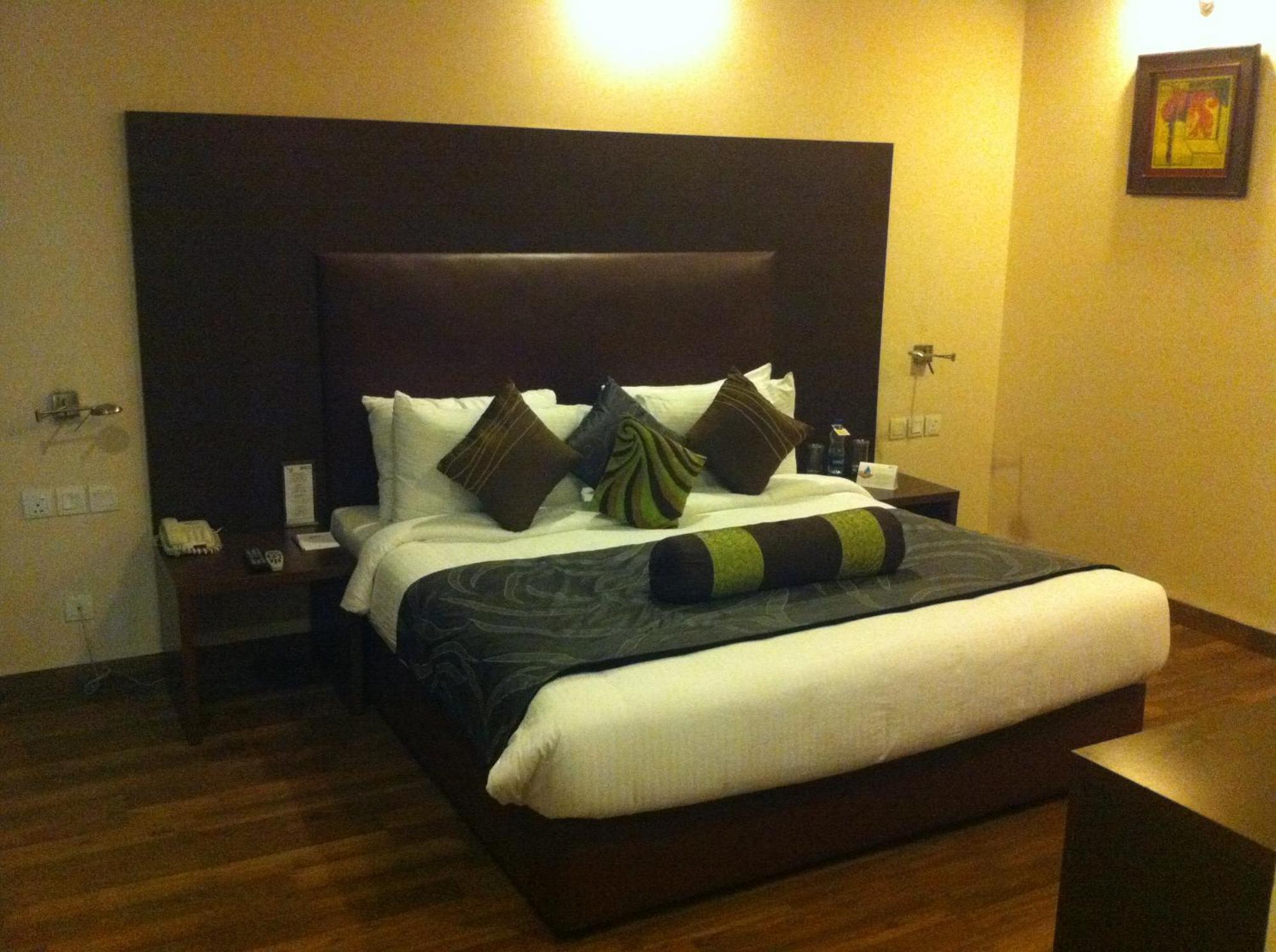 Hotel Vibe By The Lalit Traveller Faridabad Exterior foto