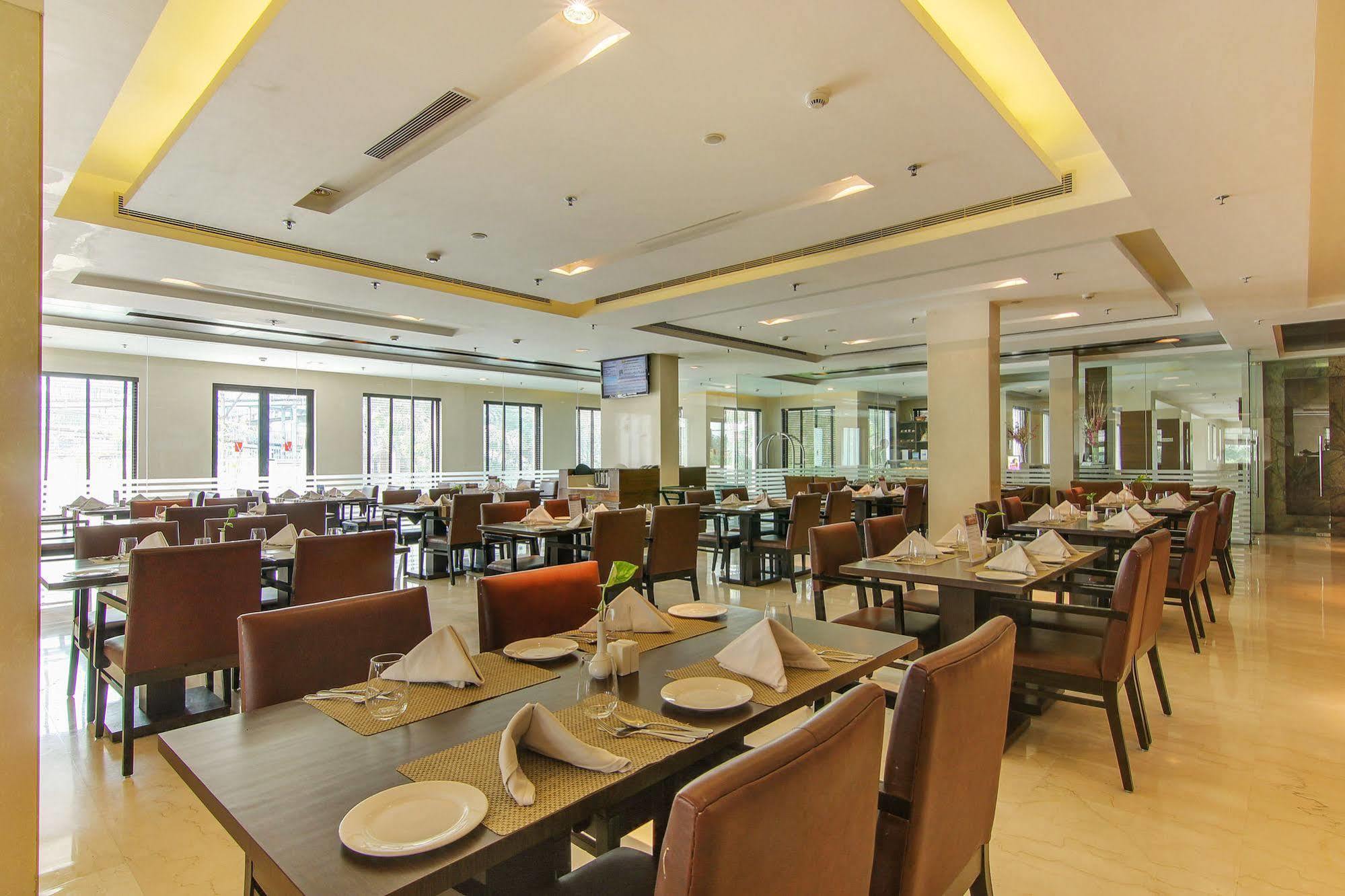 Hotel Vibe By The Lalit Traveller Faridabad Exterior foto