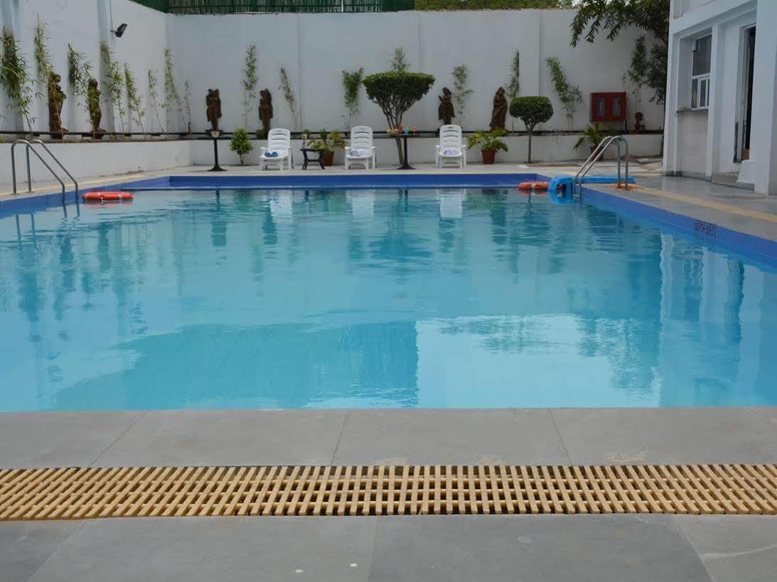 Hotel Vibe By The Lalit Traveller Faridabad Exterior foto