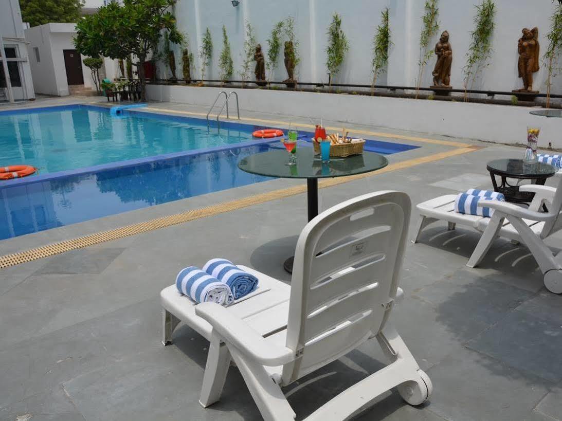 Hotel Vibe By The Lalit Traveller Faridabad Exterior foto