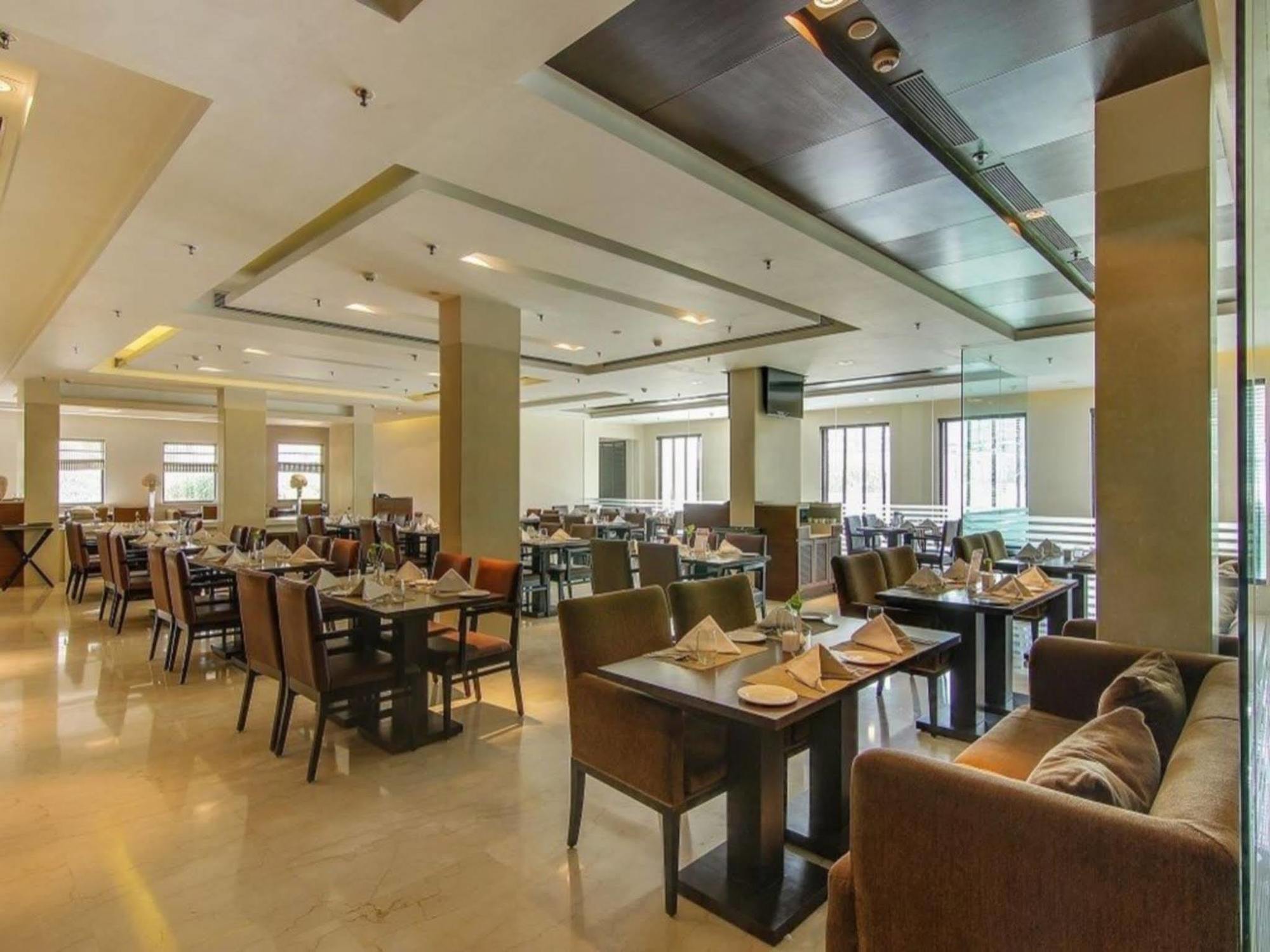 Hotel Vibe By The Lalit Traveller Faridabad Exterior foto